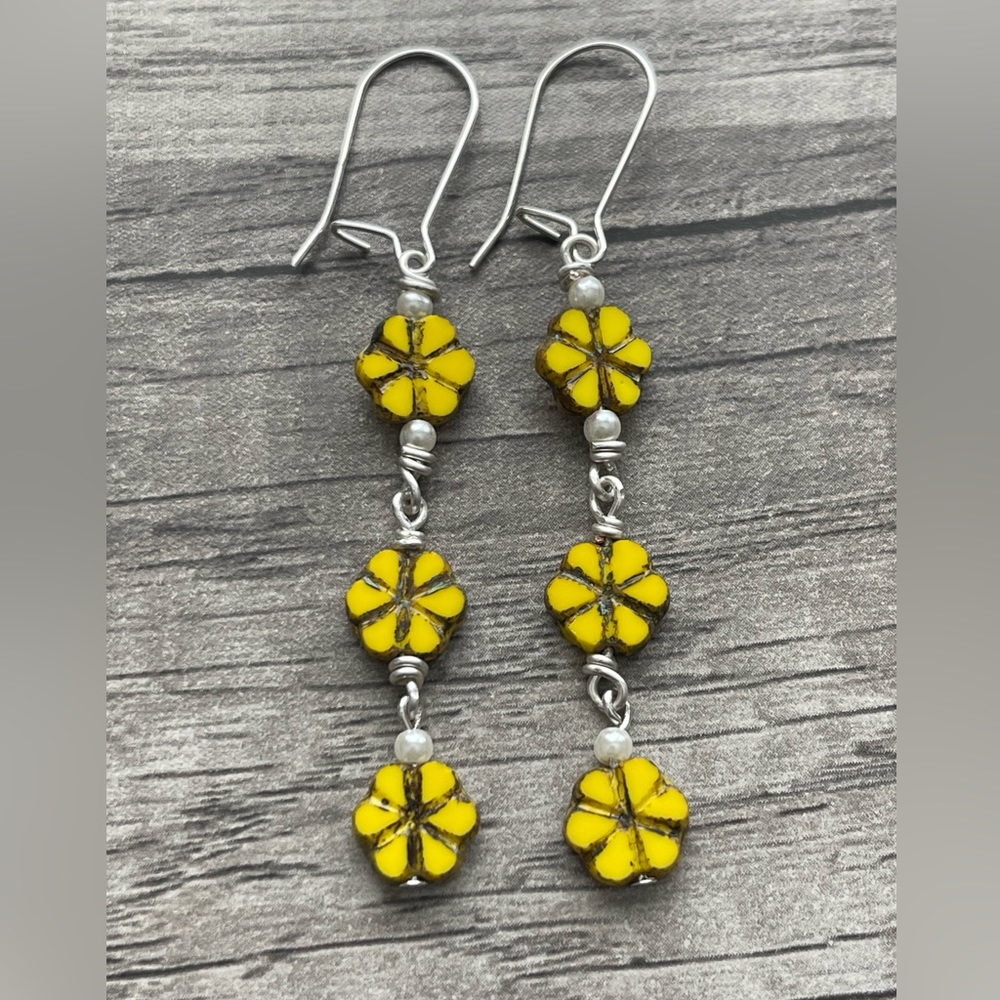 Sterling Silver Yellow Flower Dangle earrings Handmade/New